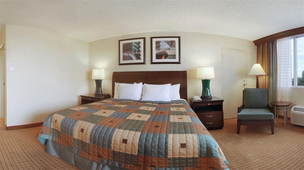 Doubletree By Hilton Denver Central Park Екстер'єр фото